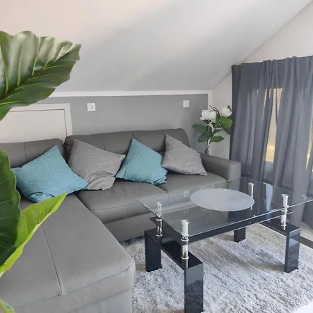 Eva Close To The Grebastica