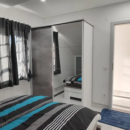 Eva Close To The Apartamento *