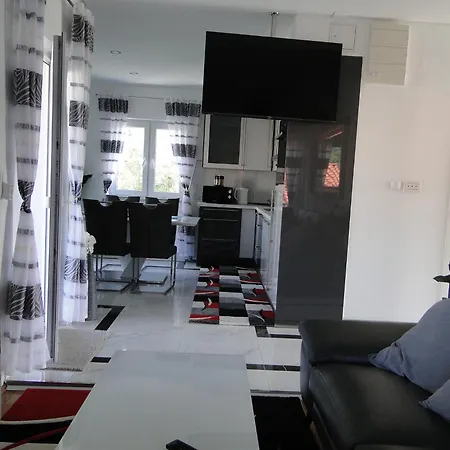 Apartman Eva Close To The *