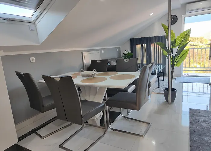 Eva Close To The Apartman *