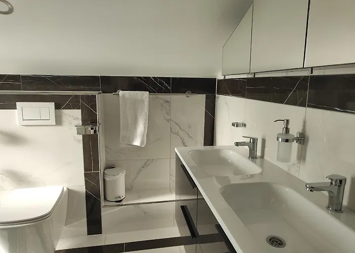 Eva Close To The * Grebastica