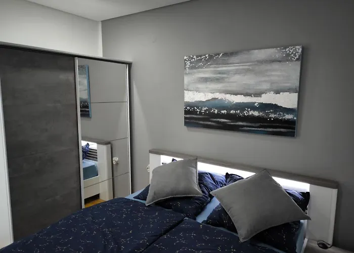 Eva Close To The Grebastica