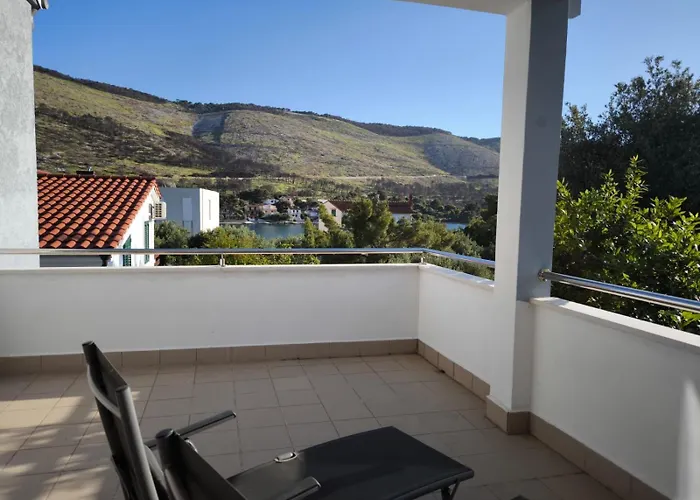 Eva Close To The Apartamento Grebaštica