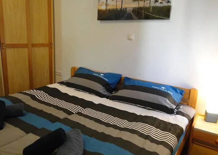 Eva Close To The Apartamento *